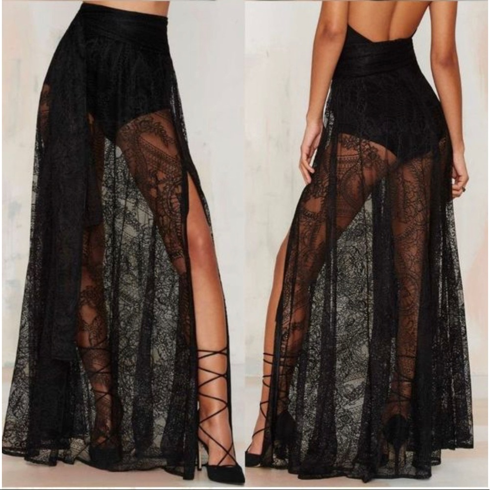 LIONESS LACE MAXI SKIRT IN WINE XS